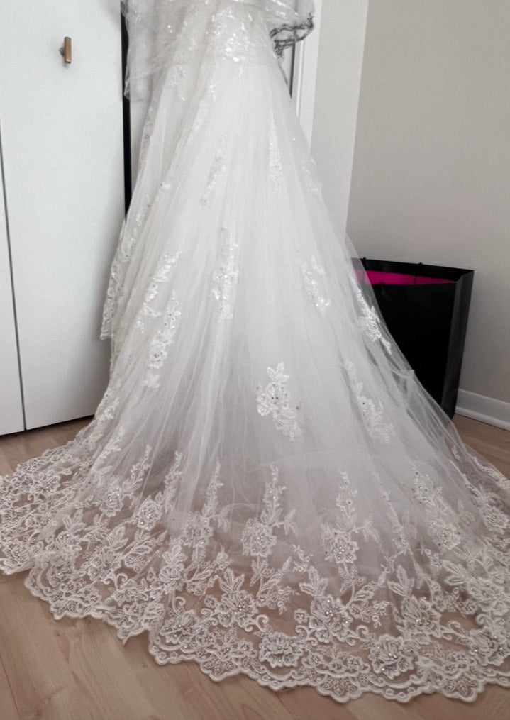 NEW Luxury Wedding Pre-Loved Wedding Dress (Karen)