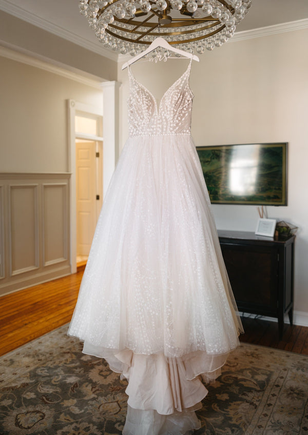 Maggie Sottero Luxury Wedding Pre-Loved Wedding Dress (Kayla)