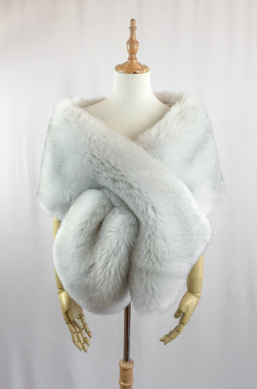 sissily Designs Silver Grey Faux Fur Shawl (Lilian SGry01) Large Silver Grey Faux Fur Shawl (Lilian SGry01) – Sissily Designs