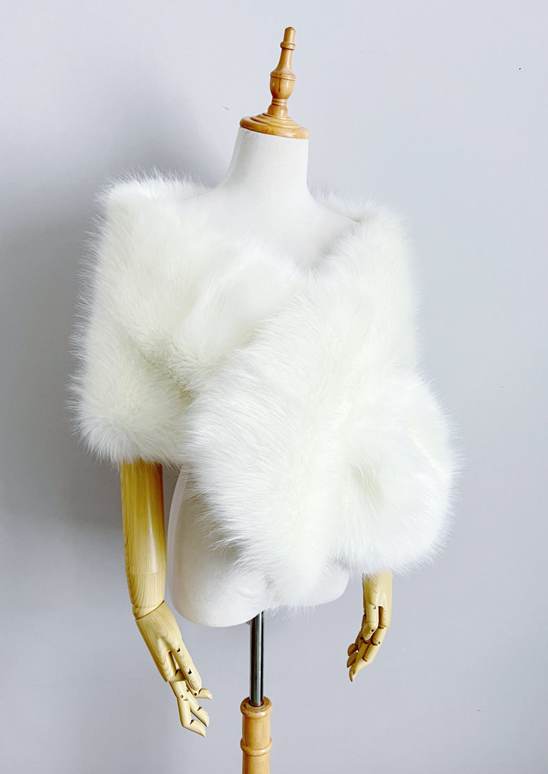 Light Ivory Faux Fur Shawl (Lilian Ivy03)