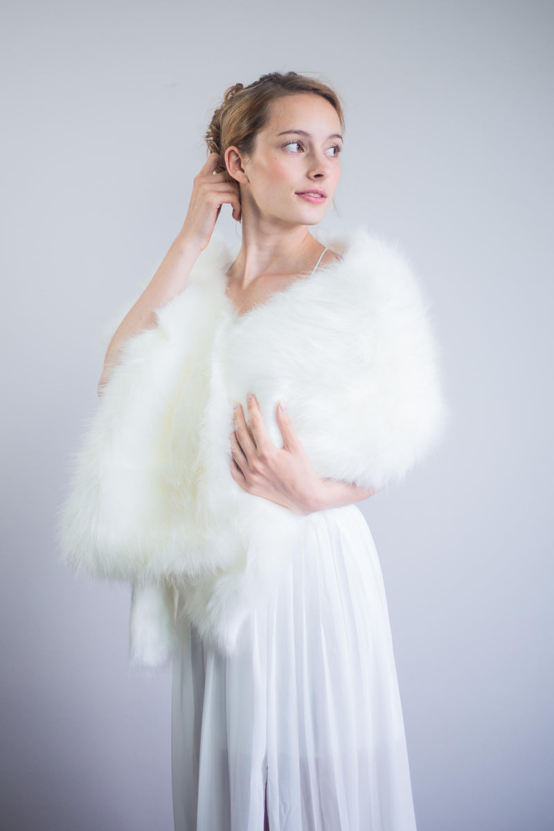 Ivory / White Fur Shawl (Lilian Ivy03)