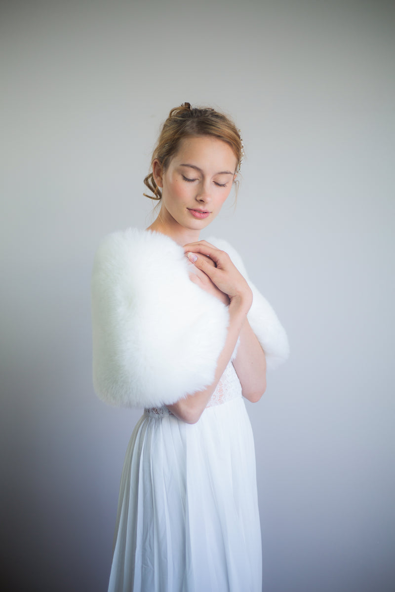 Ivory / White Fur Wrap (Serena Wht01)
