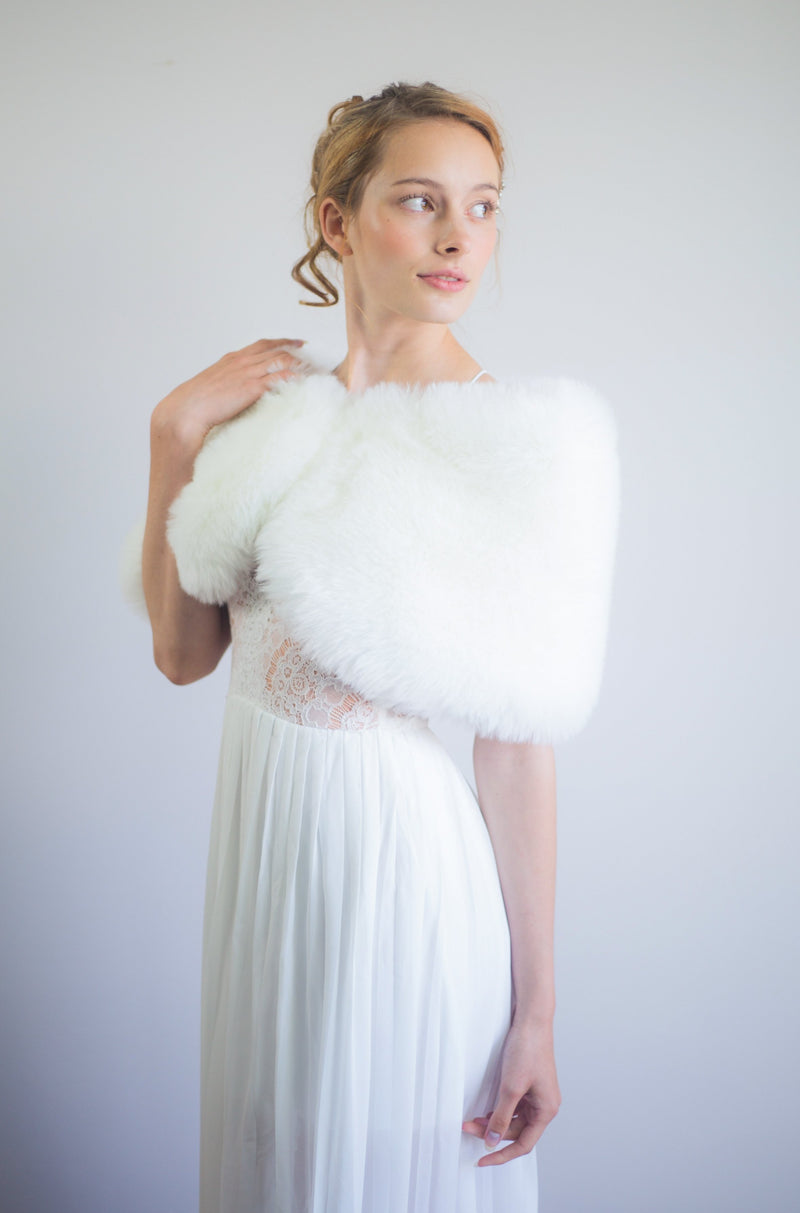 Ivory / White Fur Wrap (Serena Wht01)