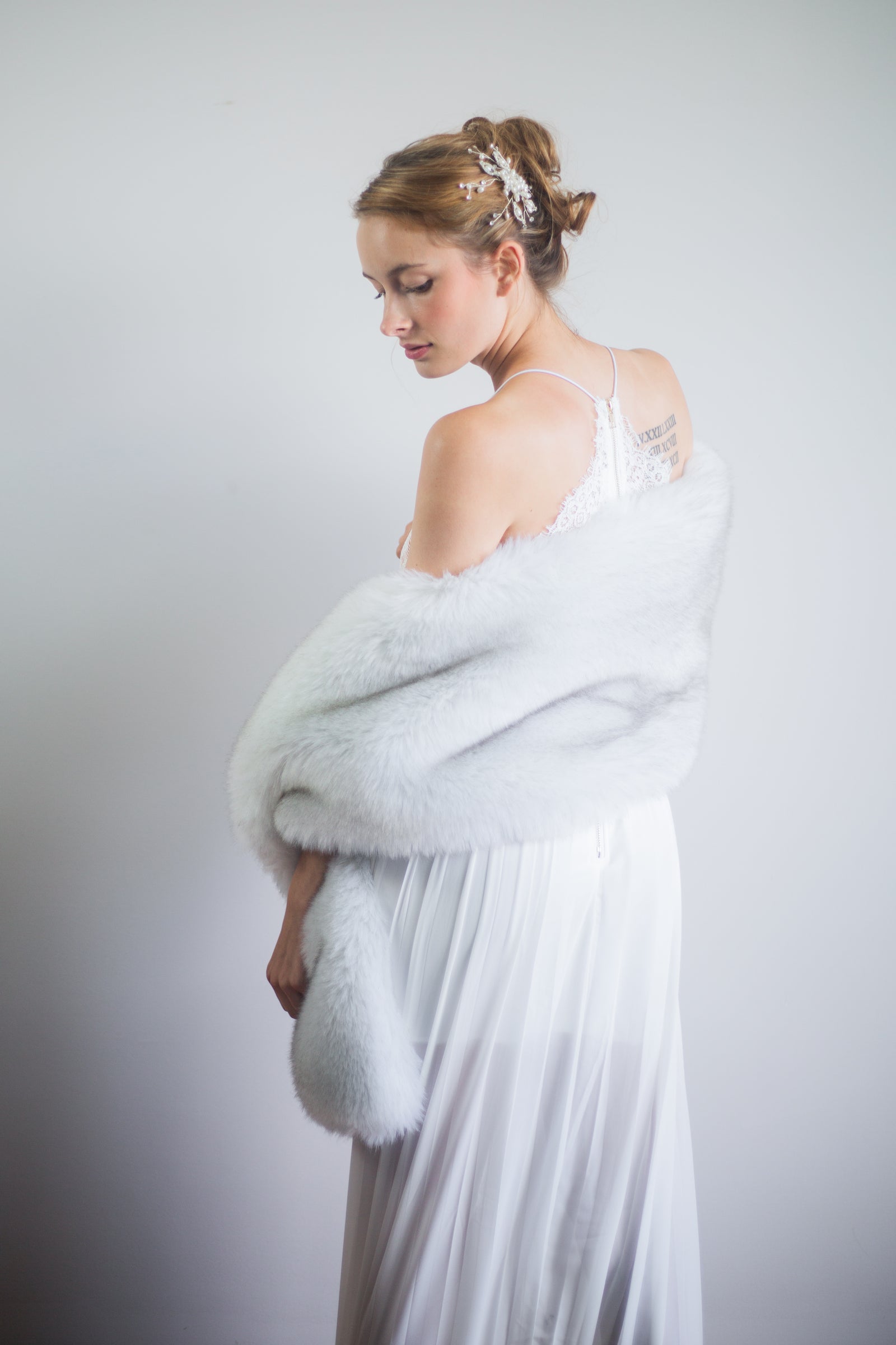 Silver Grey Faux Fur Shawl (Lilian SGry01) – Sissily Designs