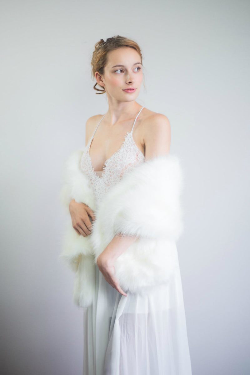 Ivory Bridal Faux Fur Shawl (Lilian Ivy03)