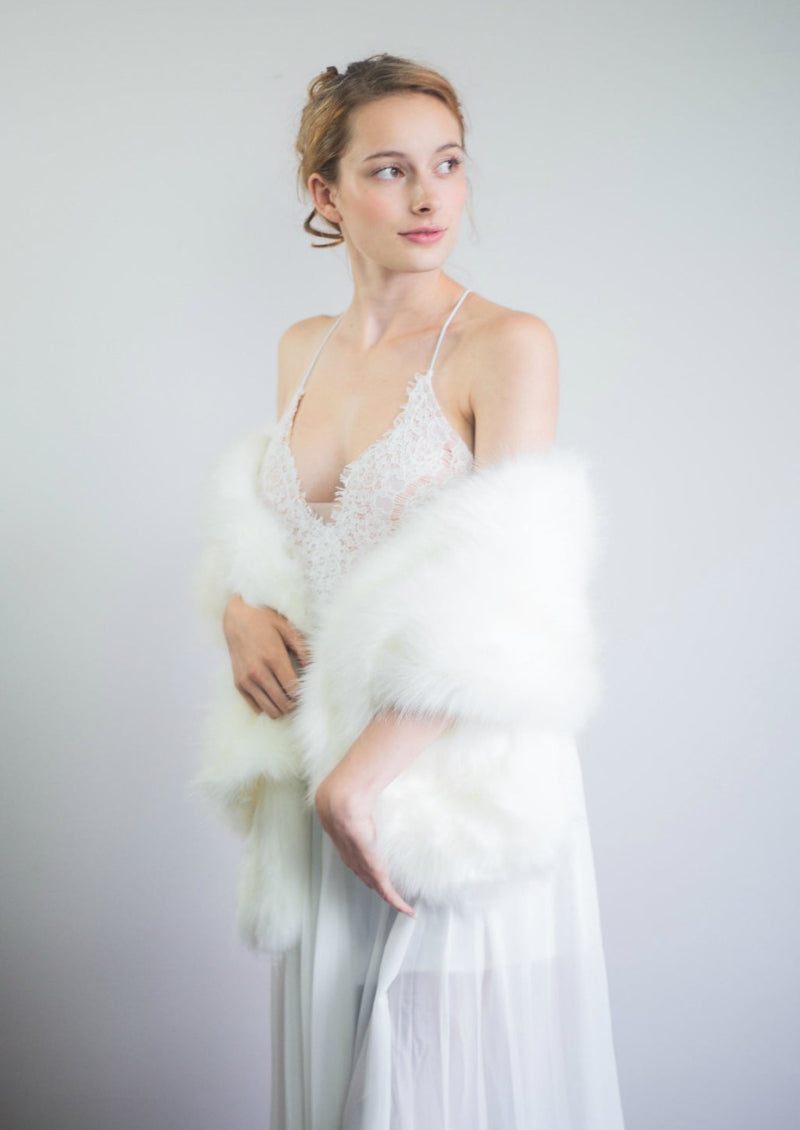 Ivory Bridal Faux Fur Shawl (Lilian Ivy03)