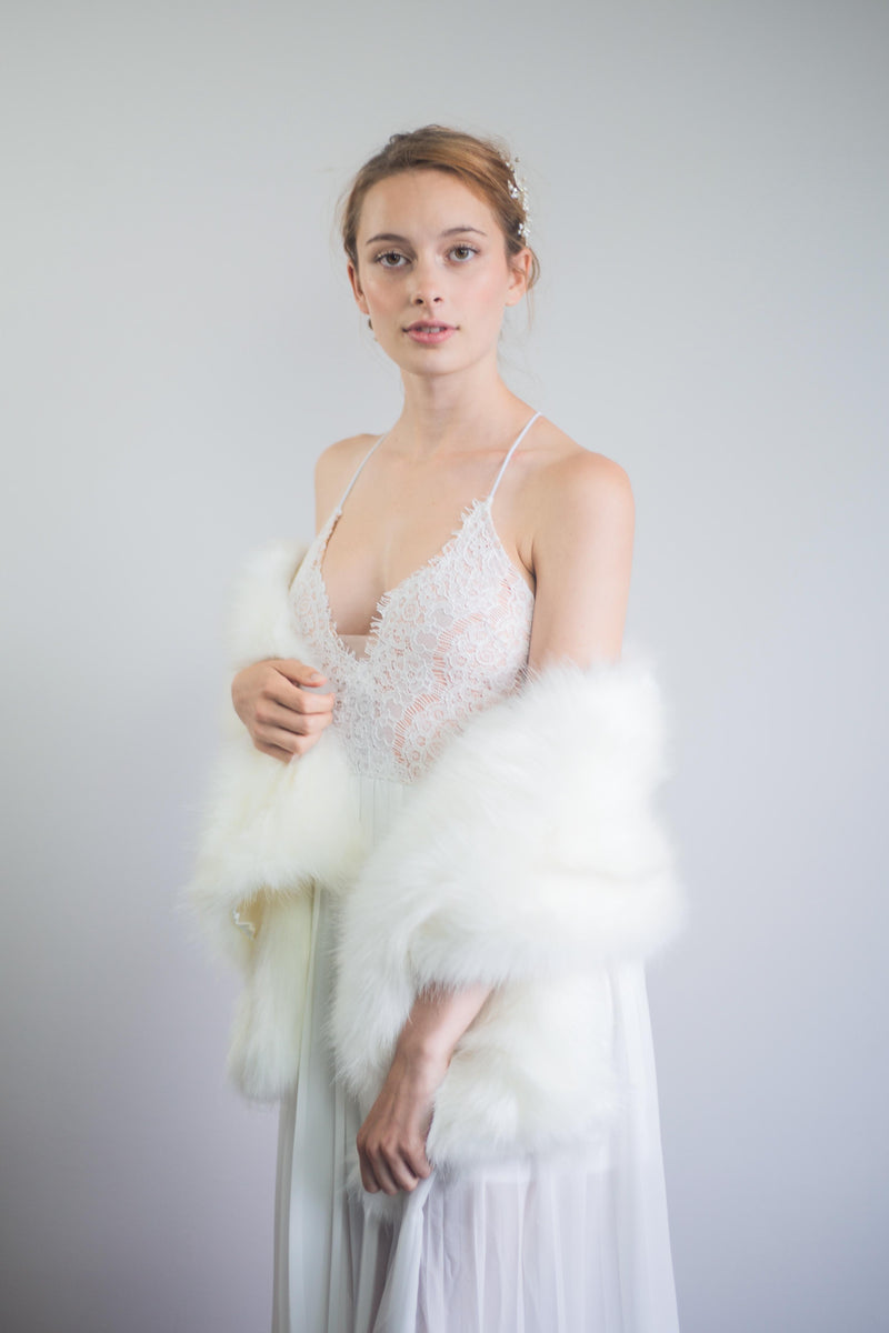 Ivory Bridal Faux Fur Shawl (Lilian Ivy03)