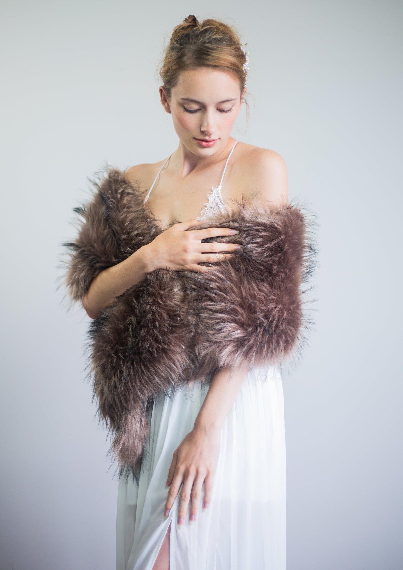 お値下げしました❗️DAISYLIN Love Fur Stole (Brown) Brown Fur Shawl (Lilian Brw02) – Sissily Designs