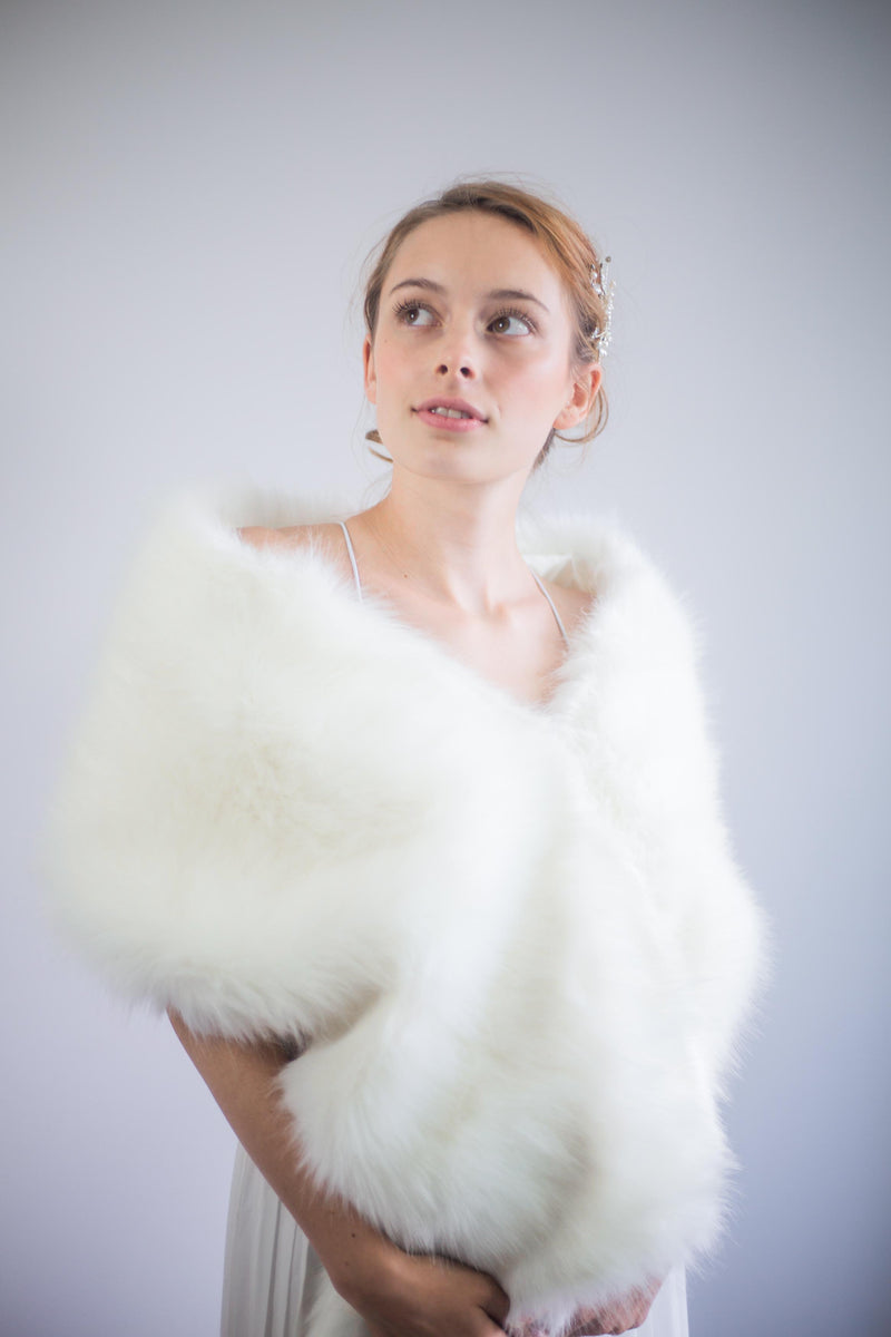 Ivory / White Fur Shawl (Lilian Ivy03)