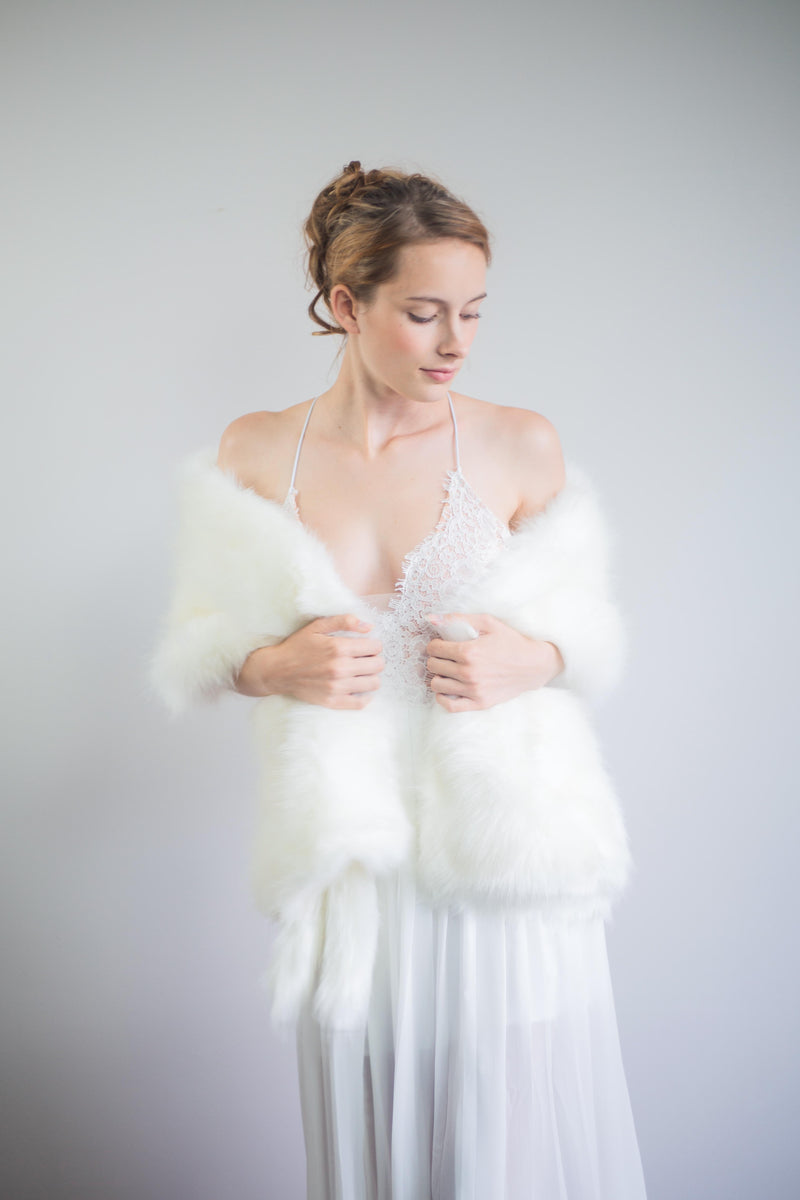 Ivory / White Fur Shawl (Lilian Ivy03)