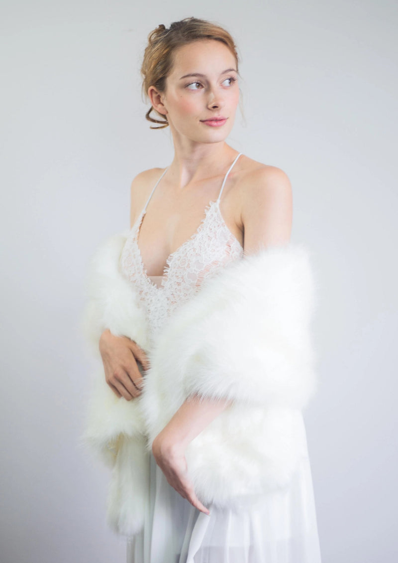 Ivory / White Fur Shawl (Lilian Ivy03)