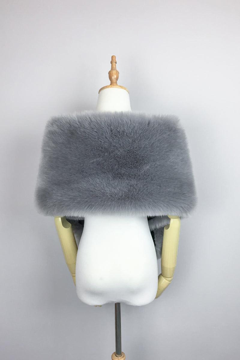 Gray Fur Shawl (Lilian Gry01)