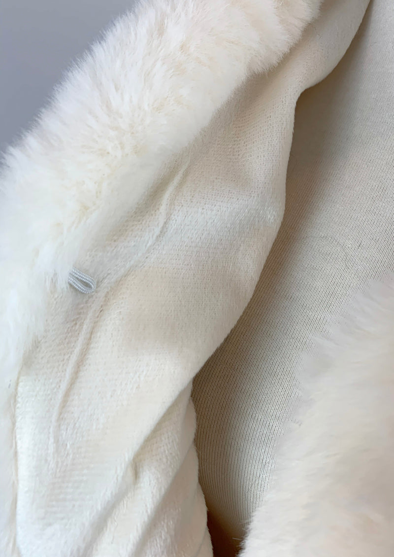 Ivory Faux Fur Bridal Cape (Georgina Ivy05)