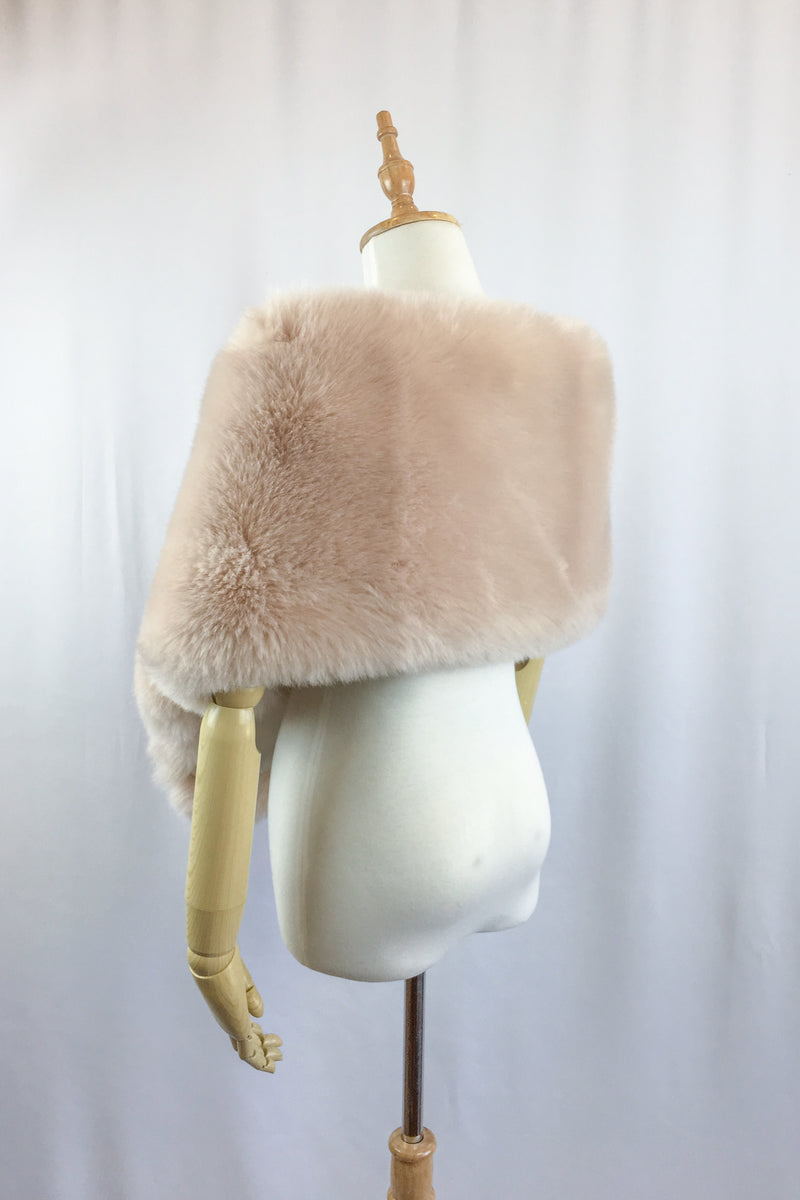 Blush Faux Fur Shawl (Lilian Blu01)