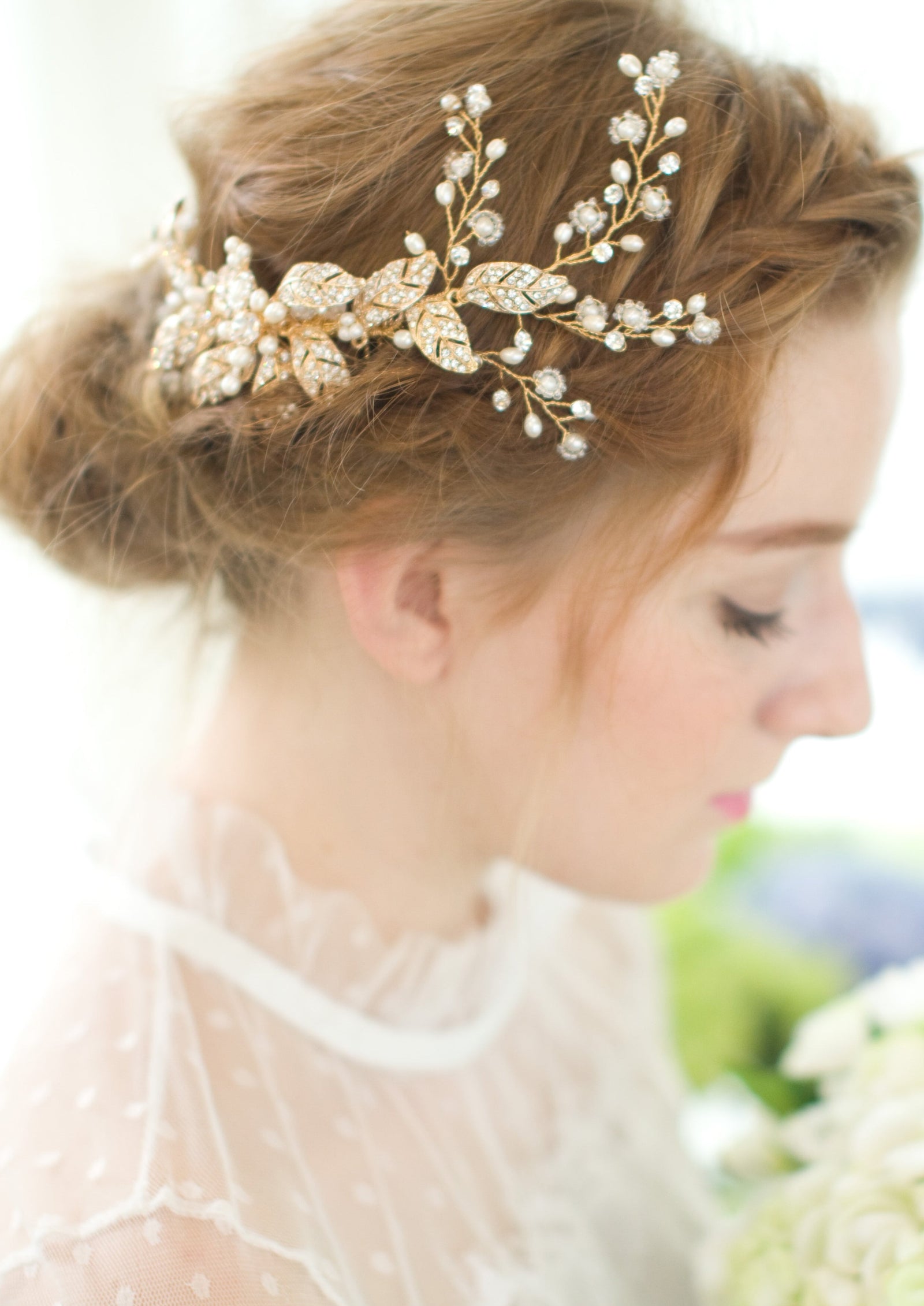 Handcrafted Bridal Hair Comb Bridal accessories Insert comb Atmospheric flowers wedding  main image 2