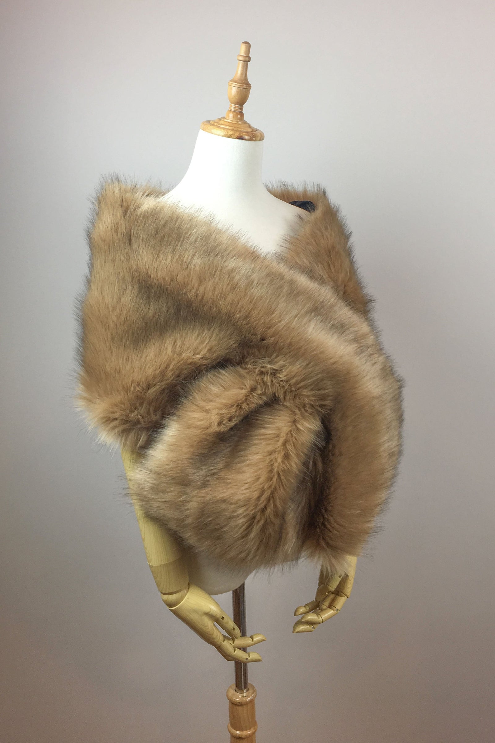 お値下げしました❗️DAISYLIN Love Fur Stole (Brown) お値下げしました❗️DAISYLIN Love Fur Stole (Brown) DAISY LIN