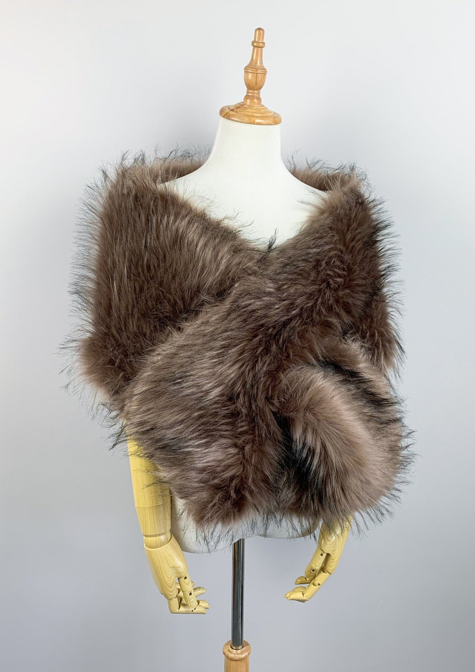 お値下げしました❗️DAISYLIN Love Fur Stole (Brown) お値下げしました❗️DAISYLIN Love Fur Stole (Brown) DAISY LIN