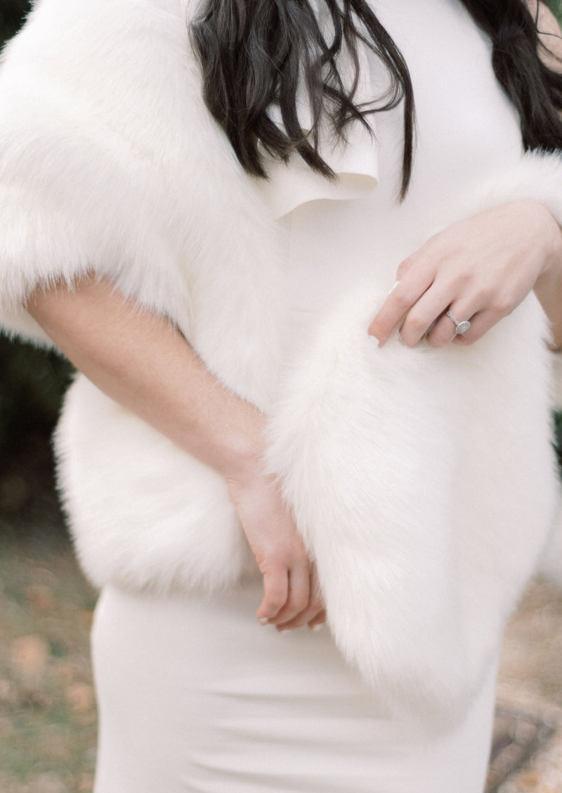 Ivory / White Fur Shawl (Lilian Ivy03)